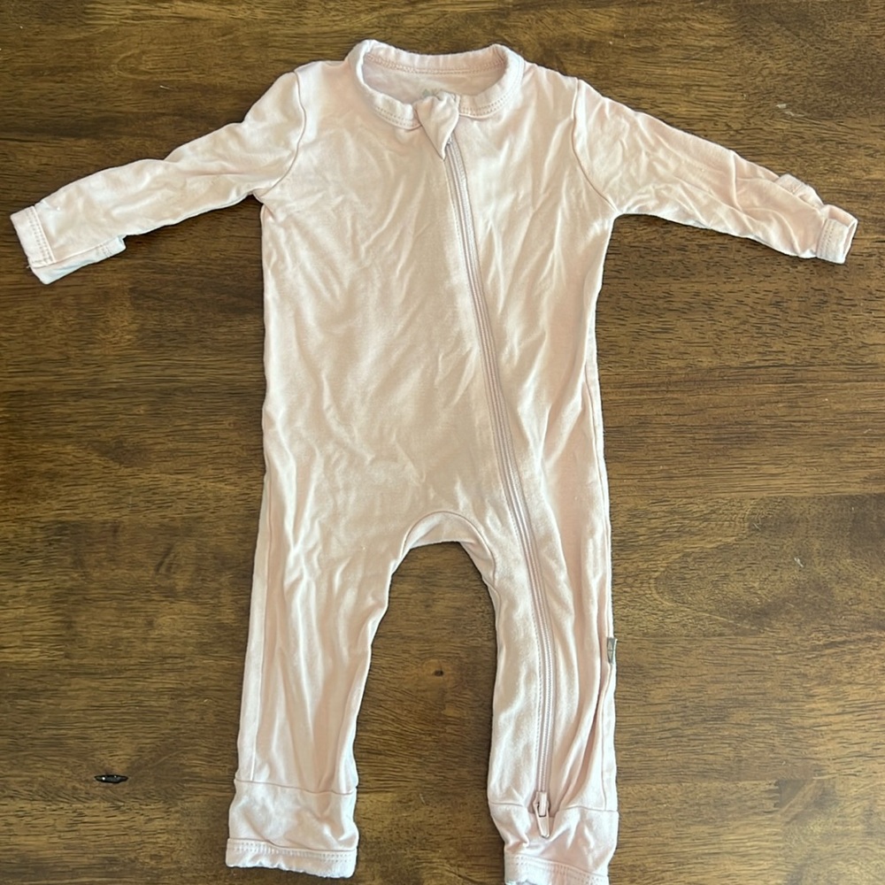 NB Kyte Baby zipie with fold-over hands (*no fold over feet)